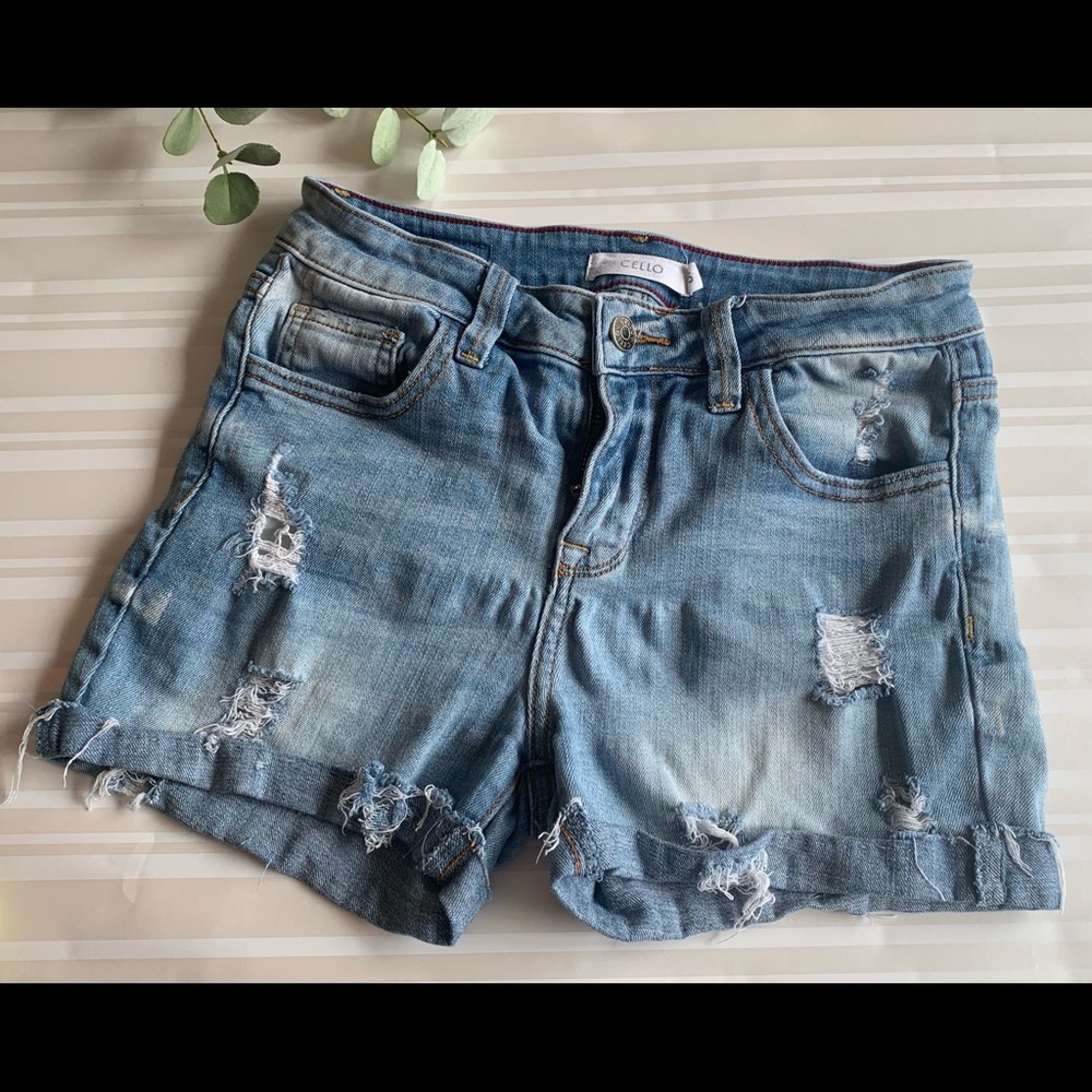 Cello distressed shorts size 5 women’s